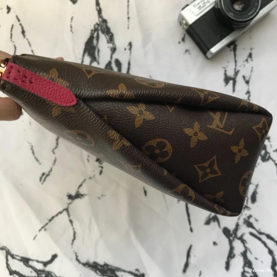 CASE Vuitton BEAUTY Louis PALLAS 0401